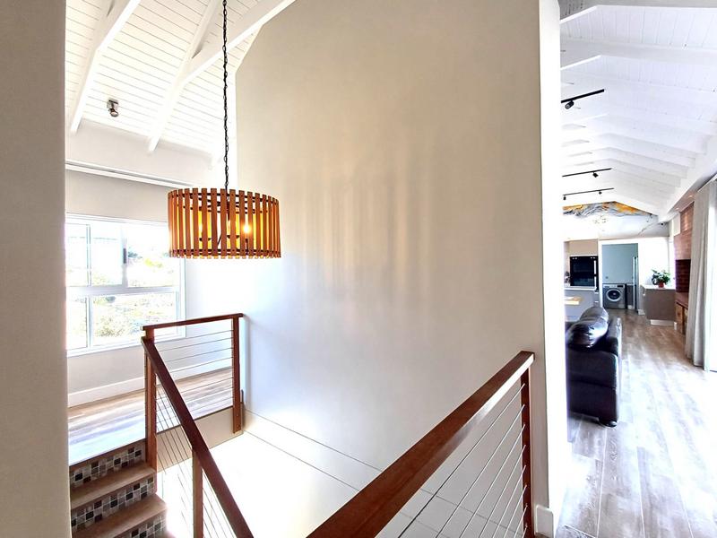 5 Bedroom Property for Sale in Pearl Bay Western Cape